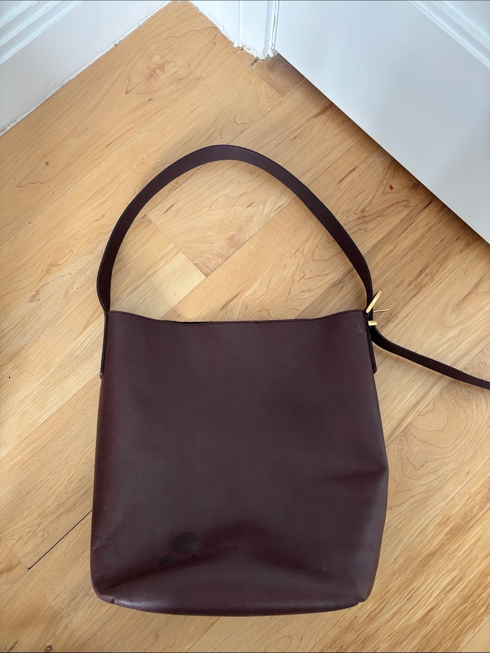 Madewell The Essential Bucket Tote in chocolate raisin - Picture 5 of 13